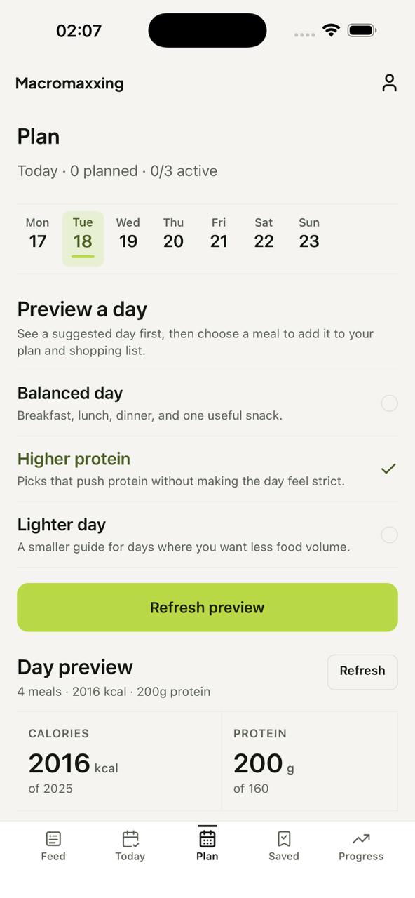 Macromaxxing Plan screen with day selection, Balanced, Higher Protein, and Lighter day previews